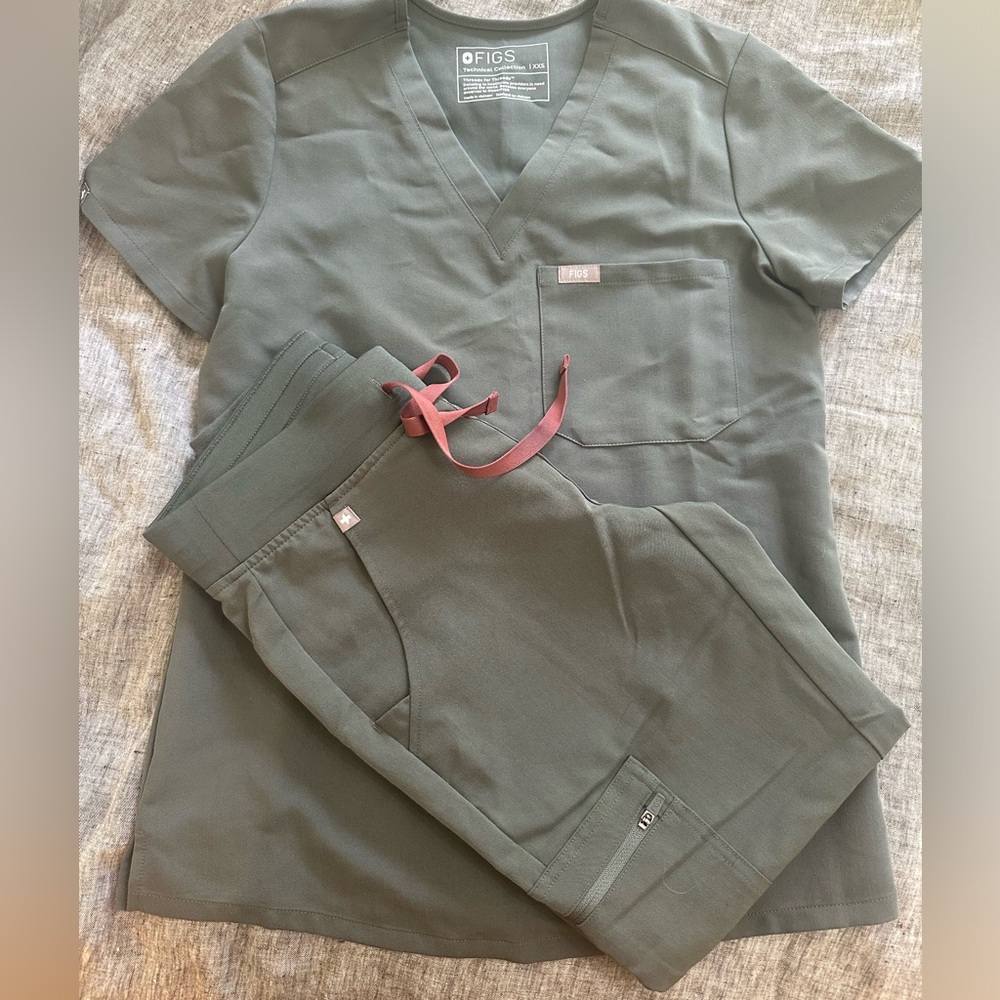 Catarina one pocket scrub top XXS/Zamora Jogger XXS/P Bonsai